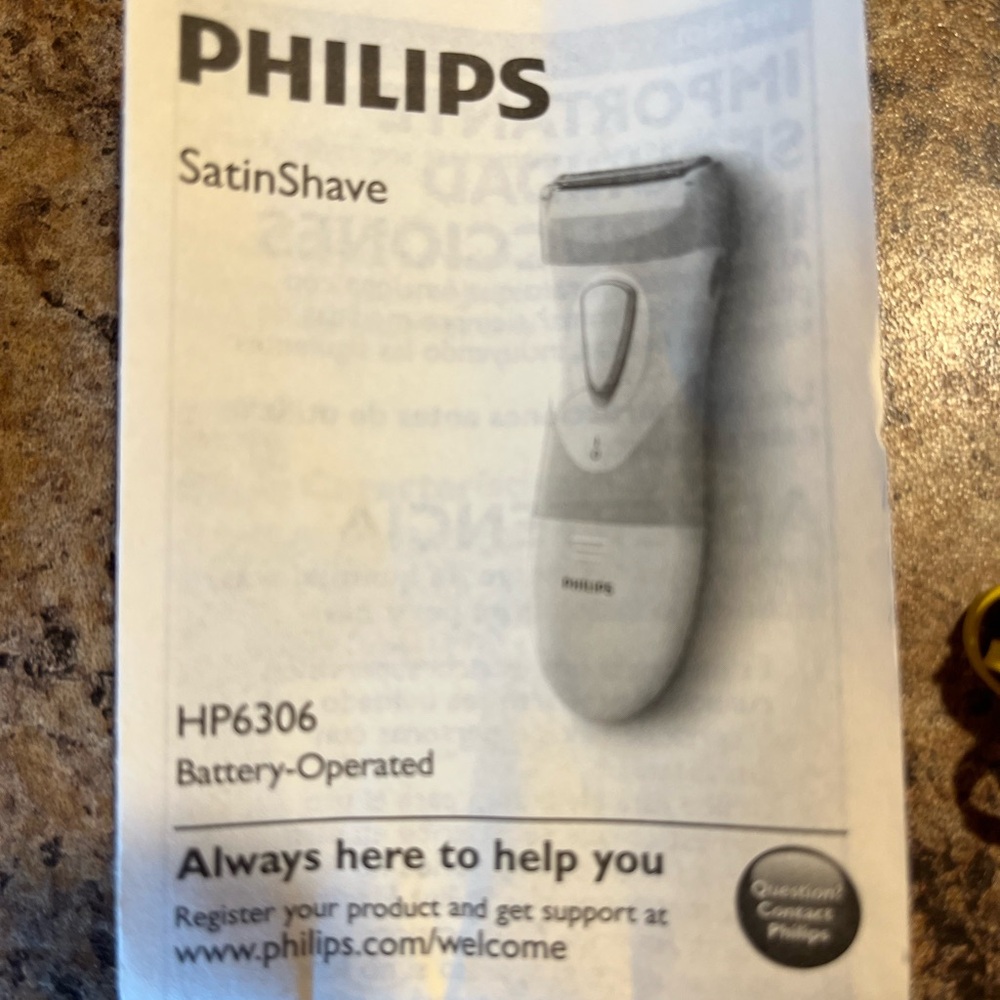 Philips Satin Shaver- Battery operated - Picture 2 of 3